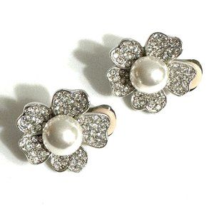 KENNETH JAY LANE, SILVER PAVE CRYSTALS FLOWER/CLOV
